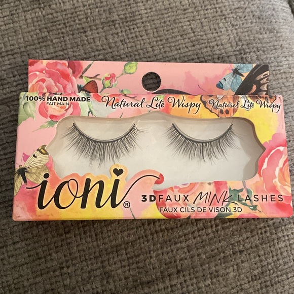Ioni mink lashes and Lash Glue - Picture 2 of 3